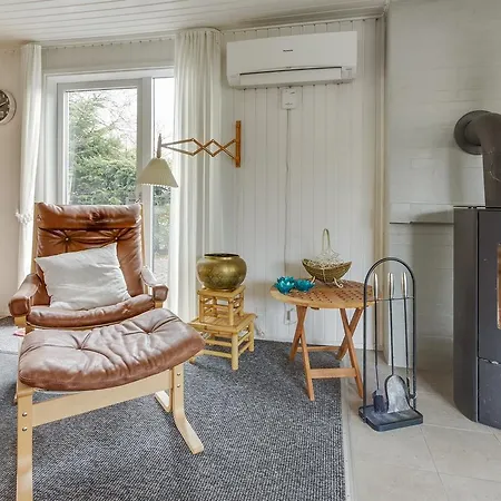Three-bedroom Holiday In * Hals