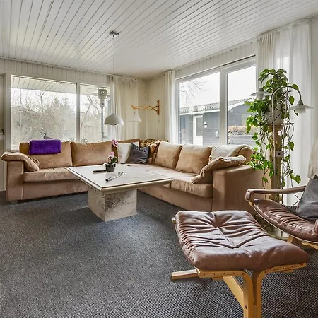 Three-bedroom Holiday In Hals