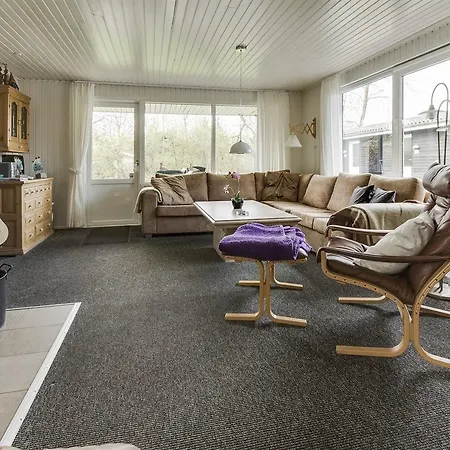 Three-bedroom Holiday In * Hals