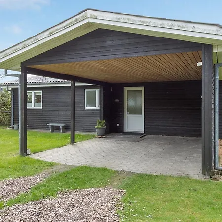 Three-bedroom Holiday In Hals